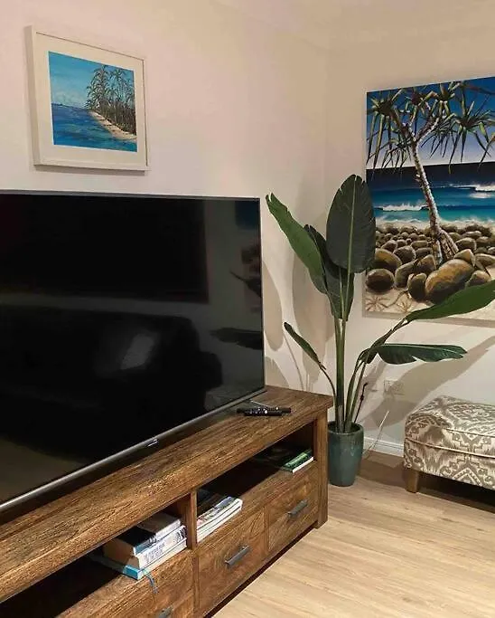 Dom wakacyjny Absolute Beach Front Home -Dogs, Surf, Relax, Bush Kawana Waters