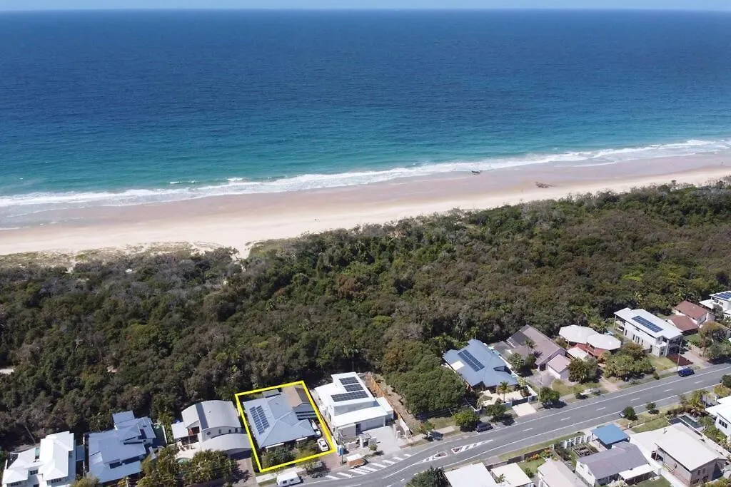 Absolute Beach Front Home -Dogs, Surf, Relax, Bush Kawana Waters Dom wakacyjny