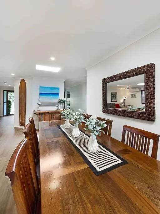 Absolute Beach Front Home -Dogs, Surf, Relax, Bush Kawana Waters 0*,  Australia