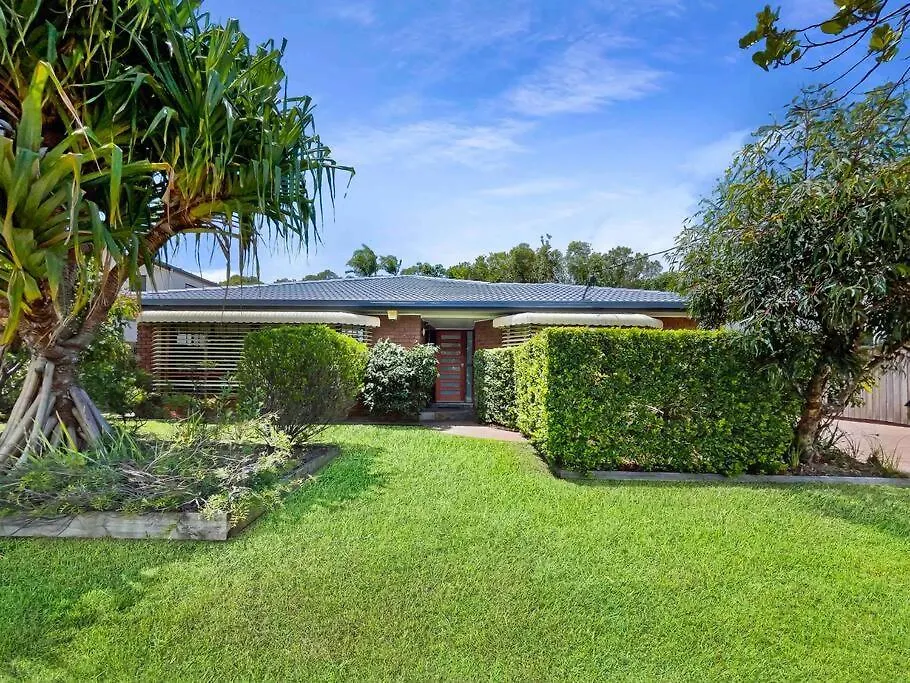 Absolute Beach Front Home -Dogs, Surf, Relax, Bush Kawana Waters