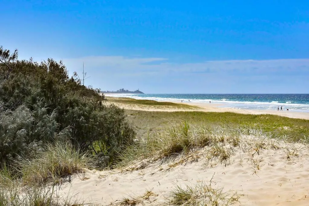 Absolute Beach Front Home -Dogs, Surf, Relax, Bush Kawana Waters 0*,