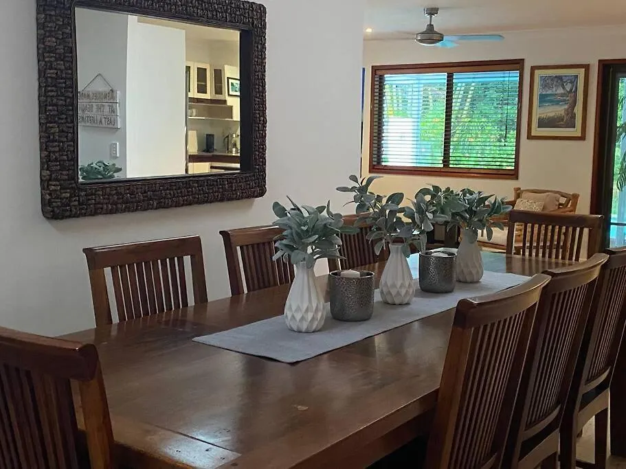 Absolute Beach Front Home -Dogs, Surf, Relax, Bush Kawana Waters 0*,  Australia
