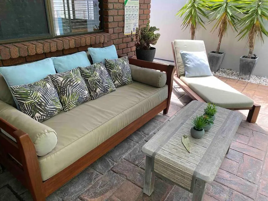 Absolute Beach Front Home -Dogs, Surf, Relax, Bush Kawana Waters 0*,  Australia