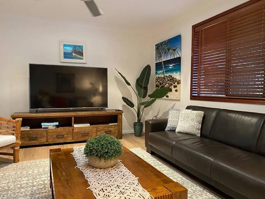 Absolute Beach Front Home -Dogs, Surf, Relax, Bush Kawana Waters