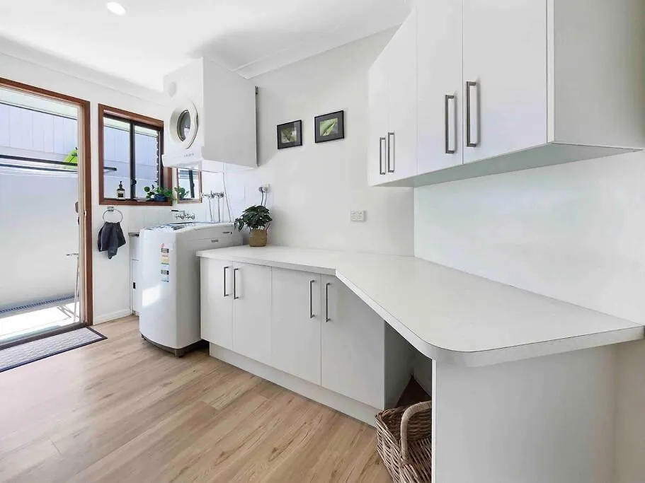 Absolute Beach Front Home -Dogs, Surf, Relax, Bush Kawana Waters