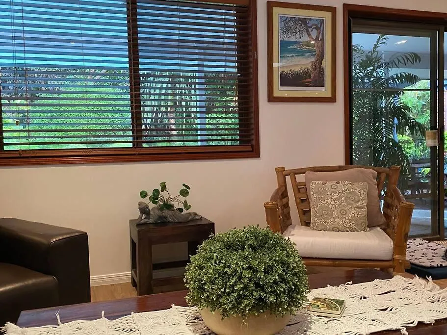 Absolute Beach Front Home -Dogs, Surf, Relax, Bush Kawana Waters 0*,