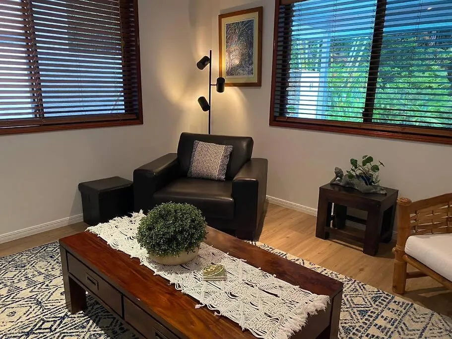 Absolute Beach Front Home -Dogs, Surf, Relax, Bush Kawana Waters Holiday home