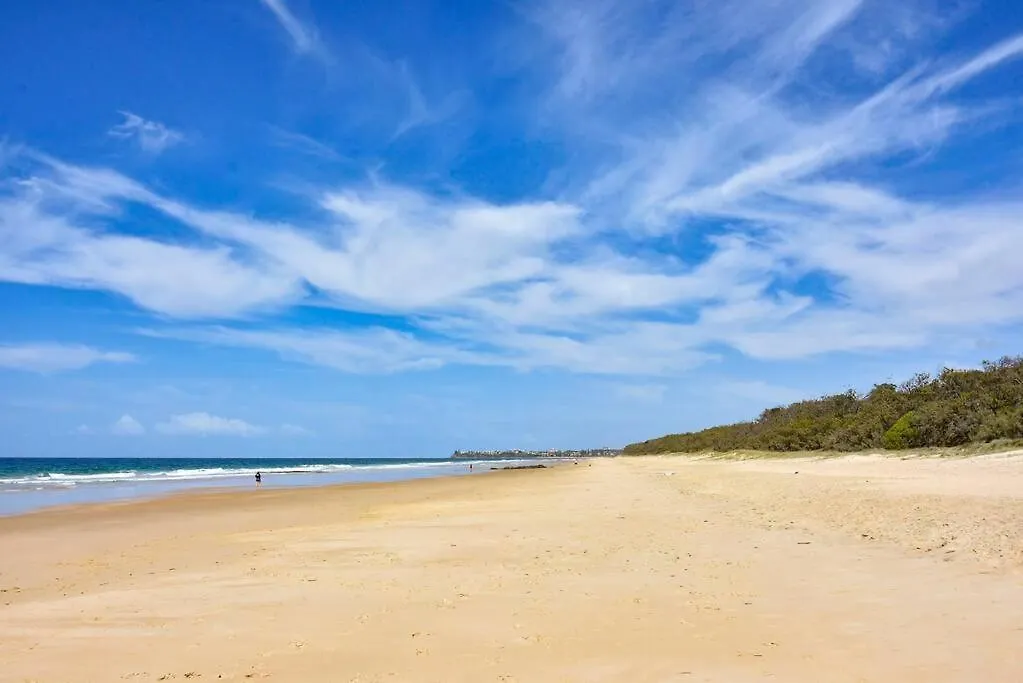Absolute Beach Front Home -Dogs, Surf, Relax, Bush Kawana Waters